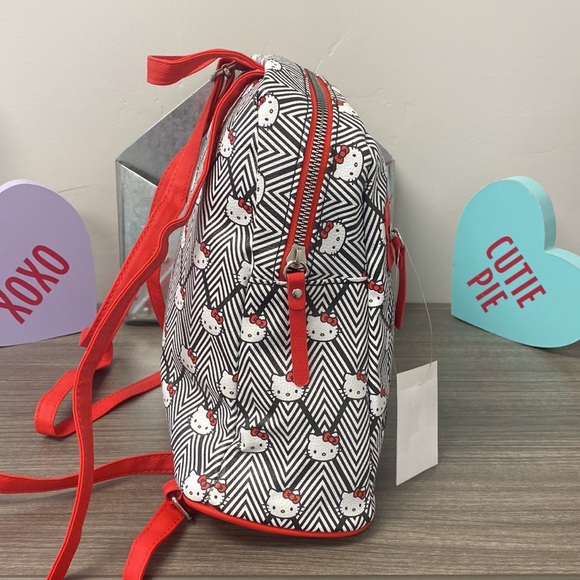 Hello Kitty Mini Backpack - Picture 4 of 7